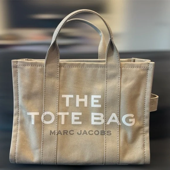 Marc Jacobs The Canvas Medium Tote Bag Beige - Picture 2 of 12